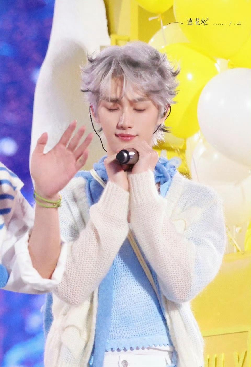 丁程鑫dcx丁程鑫超话 dcxtf家族新年音乐会 
循着你的方向前行，连平凡的日