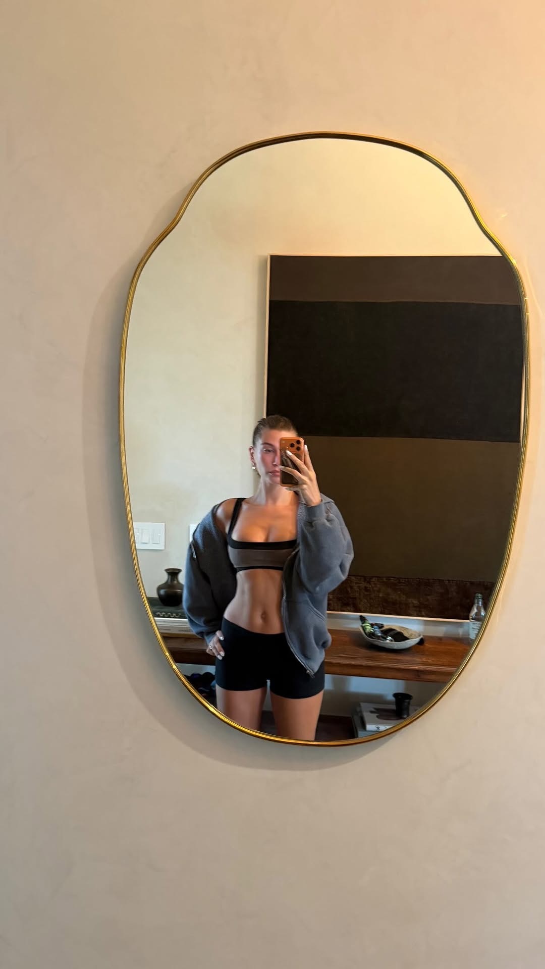 海莉 Hailey Bieber今日快拍更新腹肌我舔👅👅👅👅👅👅 