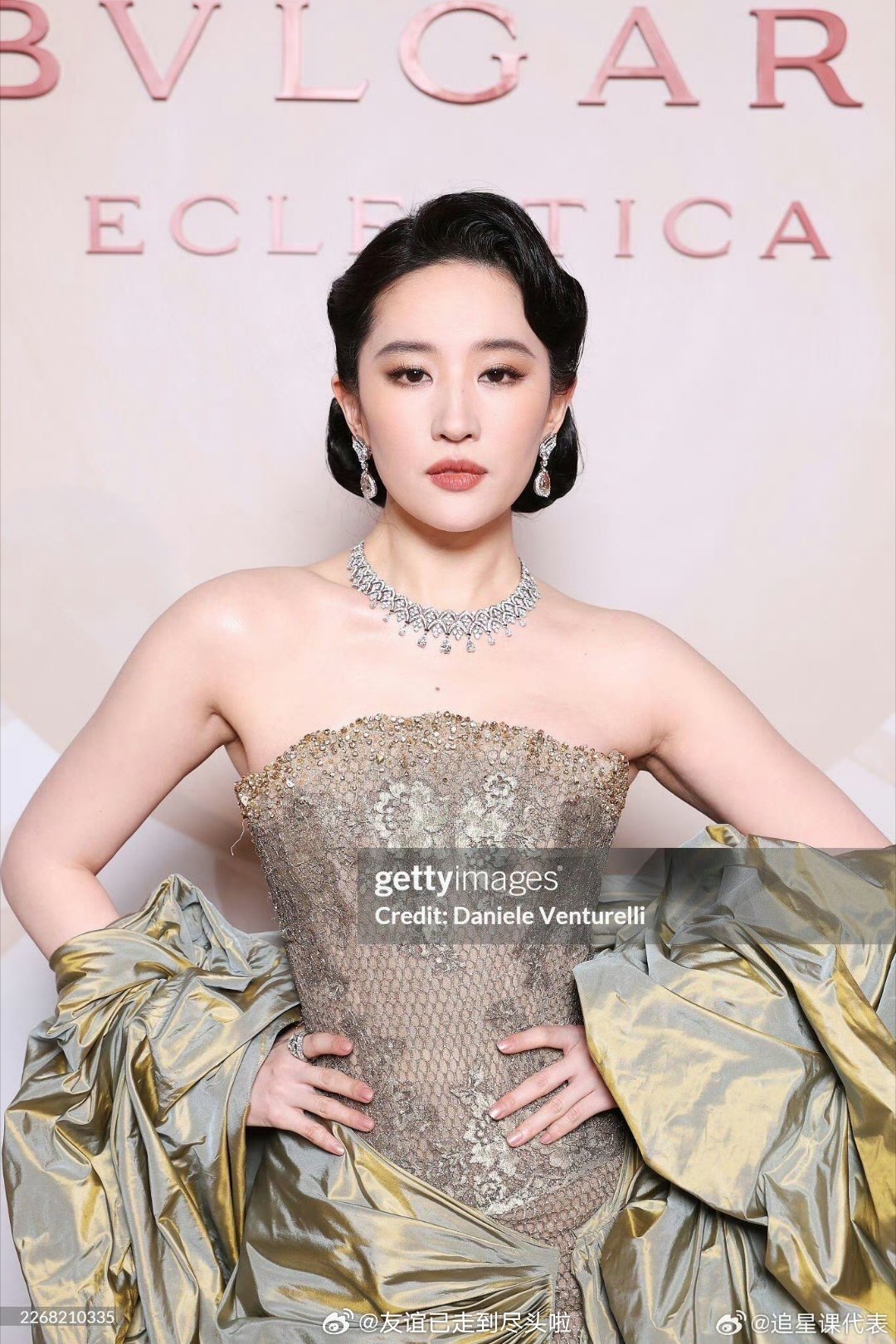 刘亦菲，金智媛连续两天宝格丽高珠活动造型金智媛的发型也太不讲究了，披发真的对不起