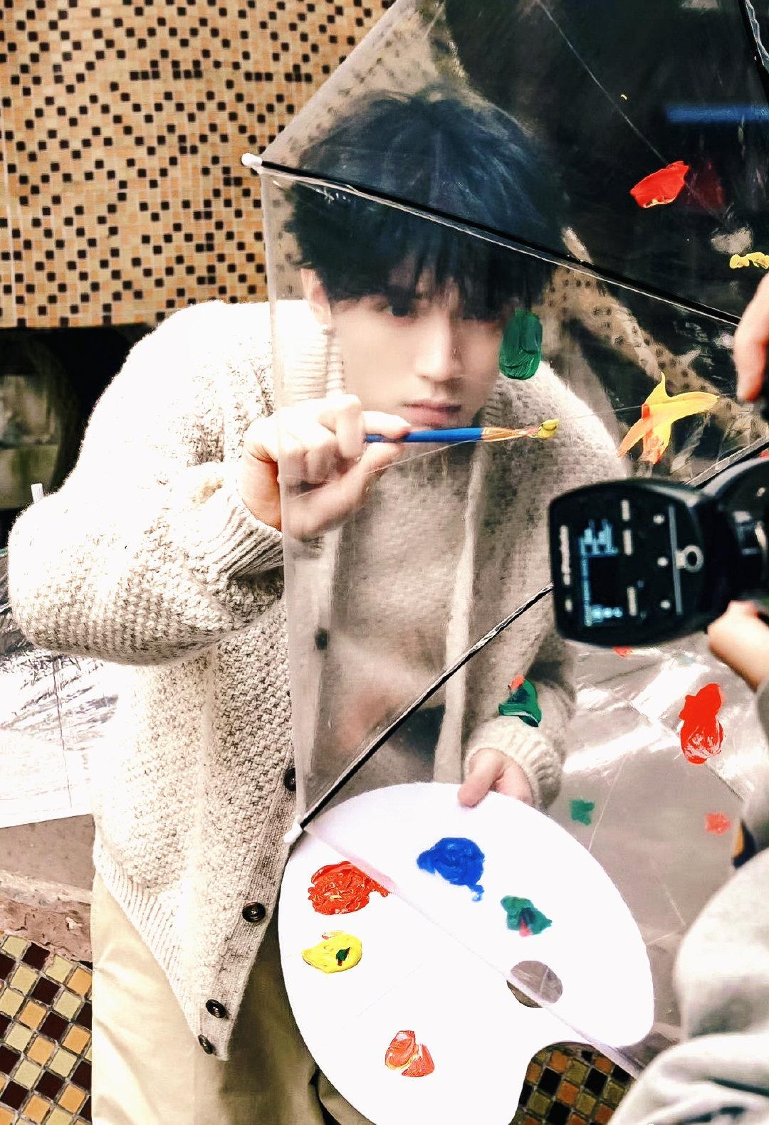 周翊然 zyr周翊然悦游三月刊封面 zyr周翊然成名后首回重庆拍封面 

好心情