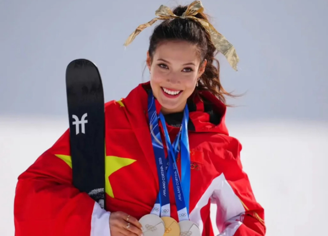 谷爱凌回怼美副总统，真是高情商啊，对方公开喊话道德绑架，她直接表示“受宠若惊，谢