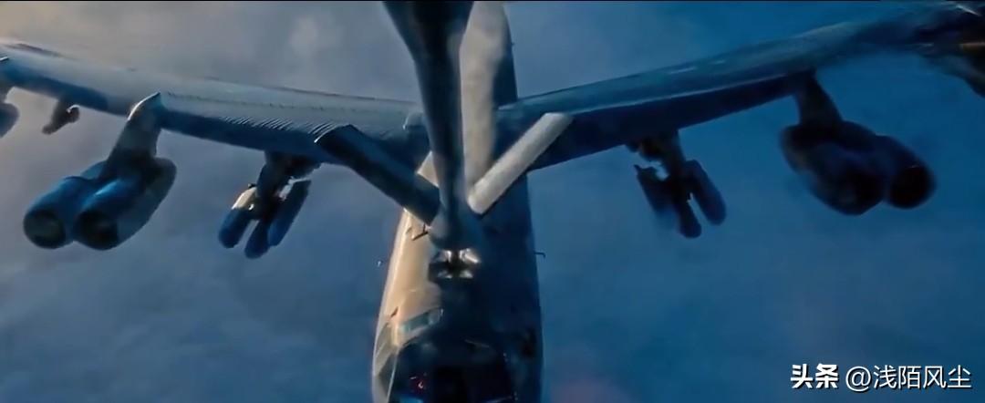 据福克斯新闻报道，52架B-52轰炸机从英国费尔福德皇家空军基地起飞执行打击任务