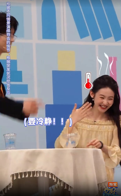 魏哲鸣张艺凡十指紧扣 嘿嘿！十指紧扣的他们，温柔又美好，这画面让我嘴角疯狂上扬，