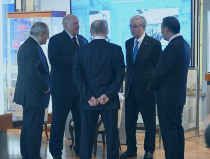 日本换了种新打法！
不打算正面硬刚了！

中亚国家现在挺会玩。
平衡外交的。
