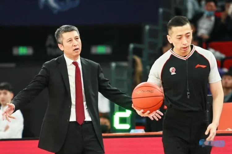 CBA，新疆110-98广州，赛后郭士强是真敢说，对比新疆北京不配赢得对手的尊，