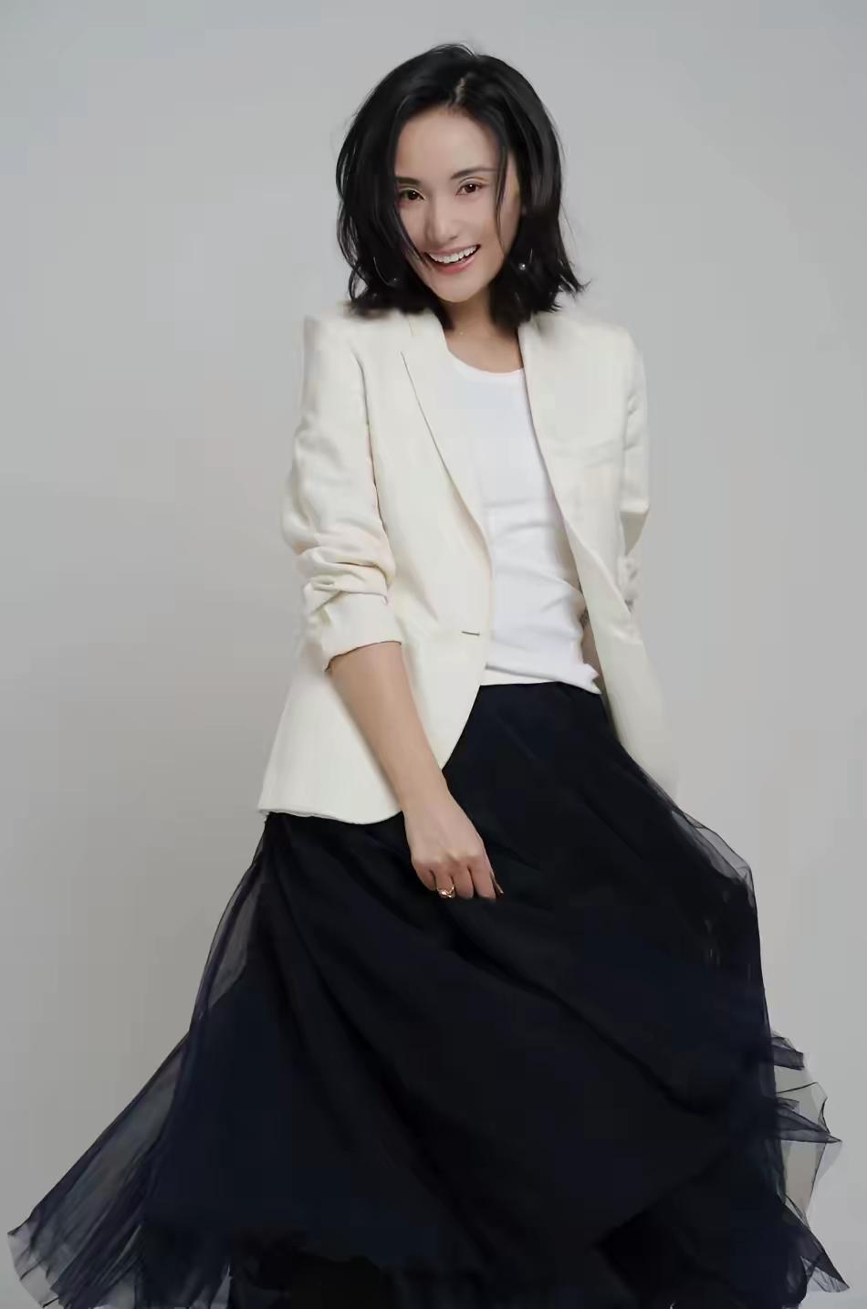 李亚鹏离婚没争房产，却给了前妻24个变现商标，这步棋你看懂了吗？
李亚鹏和海哈金