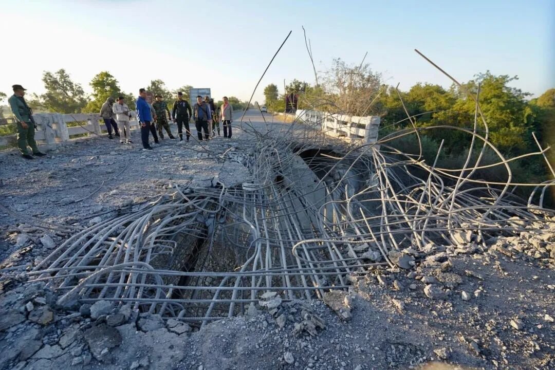 泰国柬埔寨再燃战火柬埔寨内政部通报称，截至今日（21日）上午7时，泰国军方对柬埔