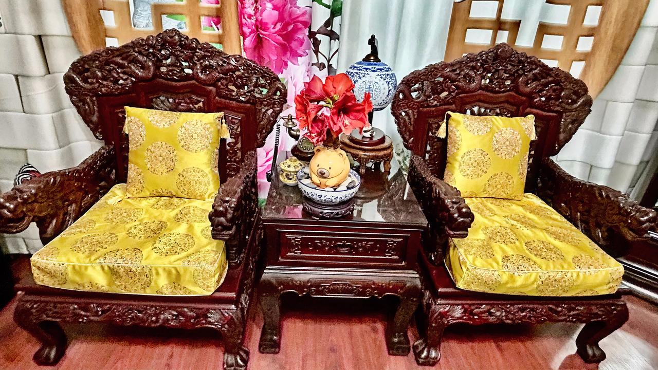 晒一晒相册里的花家里一盆朱顶红，历经两个多月的精心料理，终于迎春绽放，开出了8朵