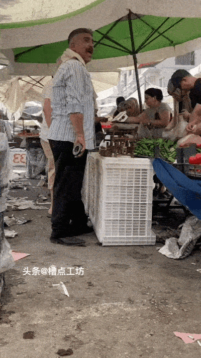 在我们这里，档口要被贴三天“缺斤少两”黄标识。