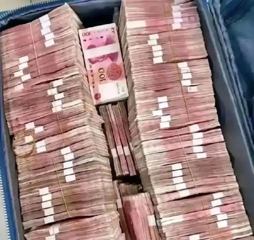 啥是洗钱？给你举个最易懂的例子：你买彩票中了800万，国家扣20%的税，到手64