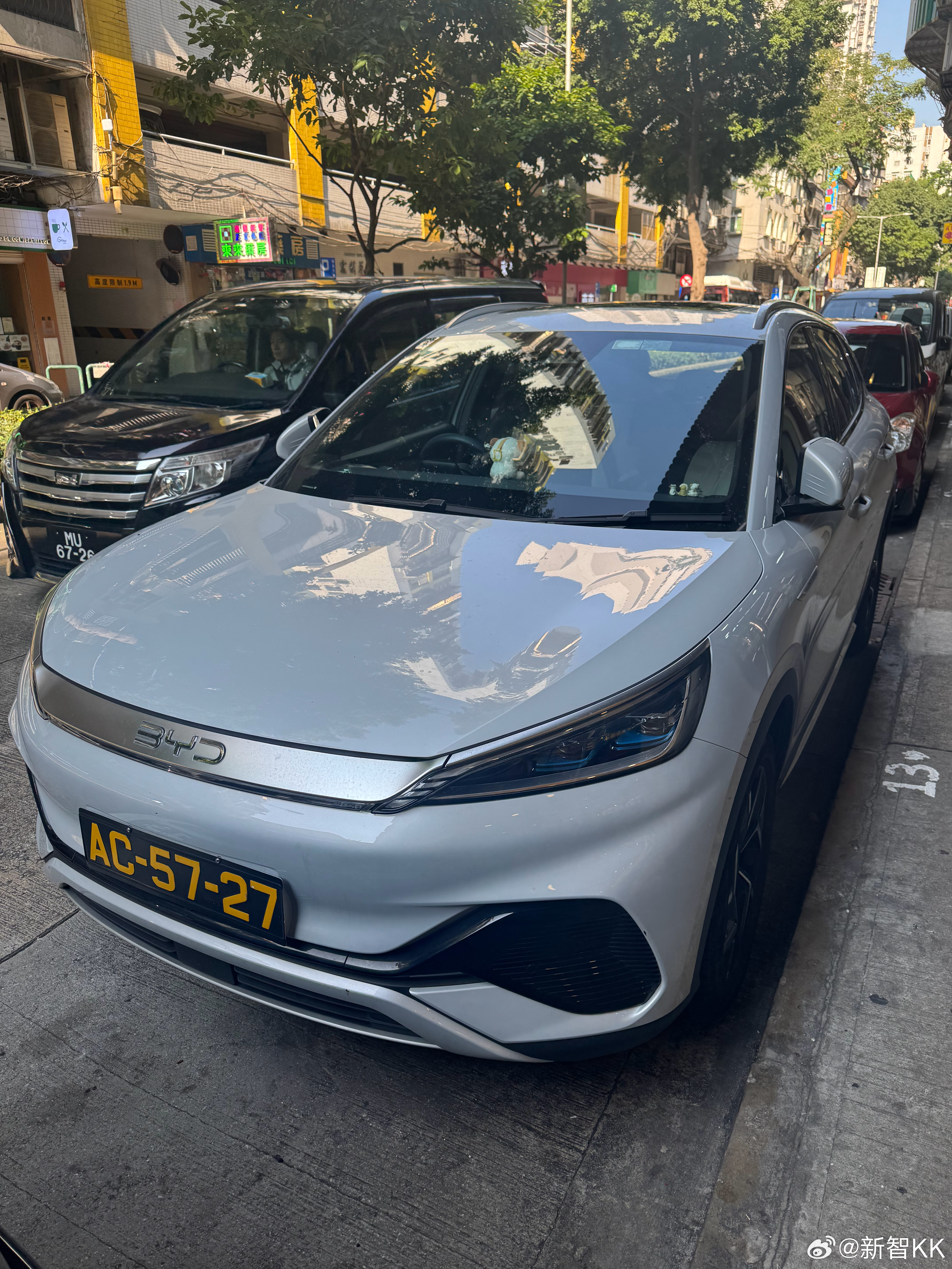 为什么海外越来越多人选中国车之前在澳门街头还亲眼碰到过小米汽车，颜值造型特别亮眼