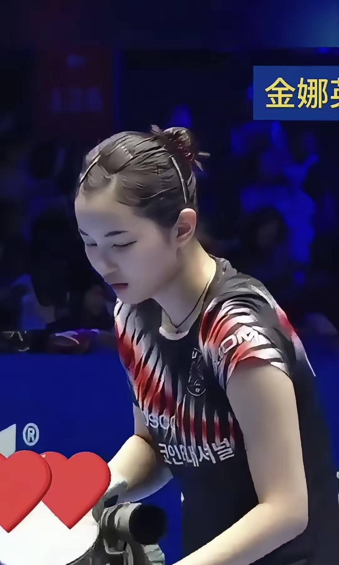 金娜英长着一付人畜无害的天使面孔，别说男人了，女人都喜欢。说实话每次看她打球结果