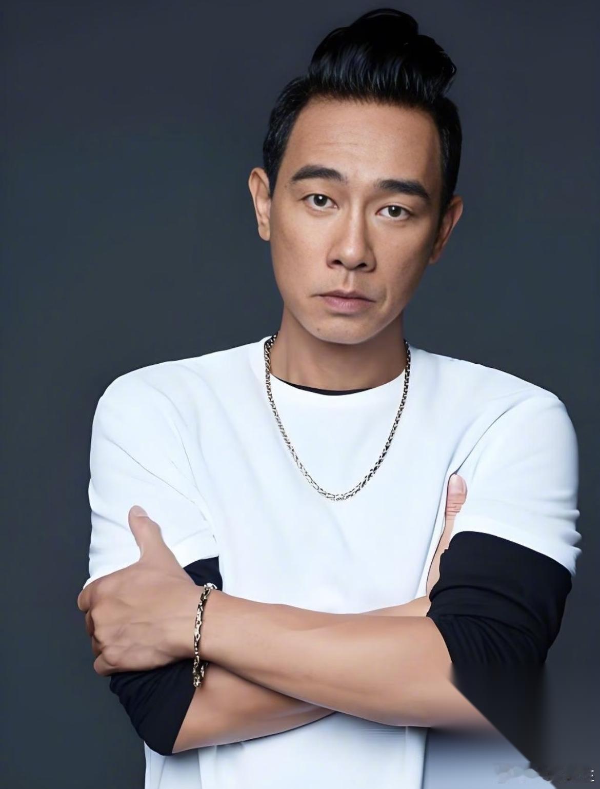 陈小春人品好不好， 我不评价， 但是有一点我敢确定，那就是陈小春这个人真的知错能