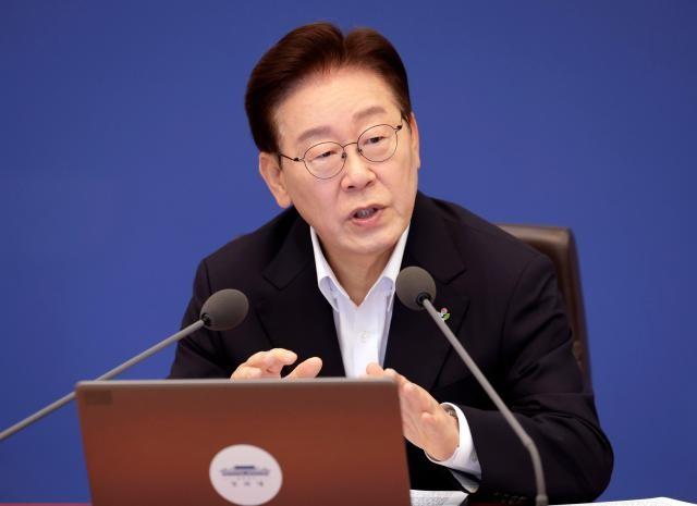 李在明躲得过初一躲不过十五，韩国终于宣布：派兵霍尔木兹
日前，韩国多家媒体密集报