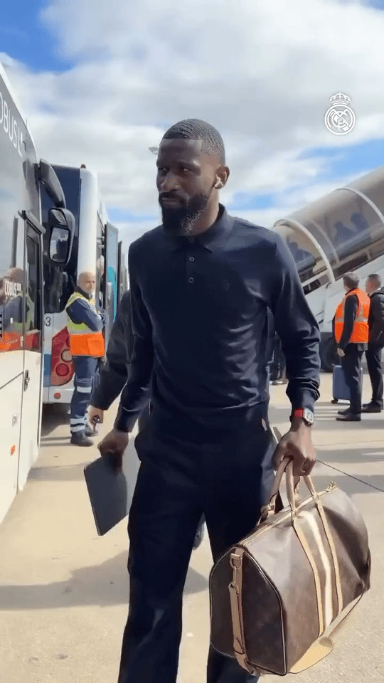 姆巴佩 到达里斯本🇵🇹姆巴佩