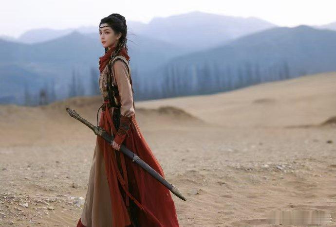 佩乌蜜儿1秒镜头封神 《镖人》中吴京谢霆锋够吸睛，但佩乌蜜儿1秒更绝！景瓷眼神有