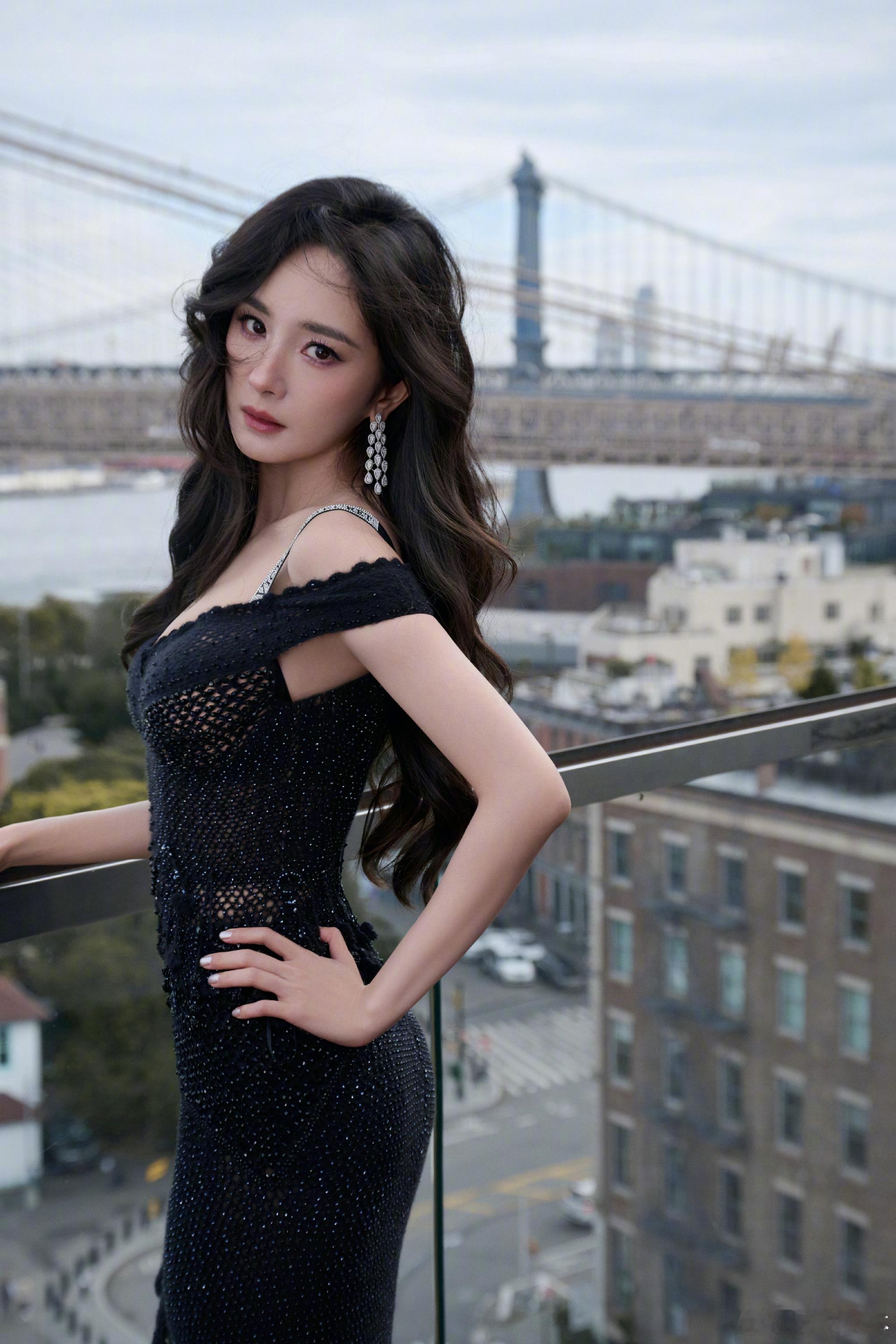杨幂是天使吧 杨幂是维密天使没错了。杨幂