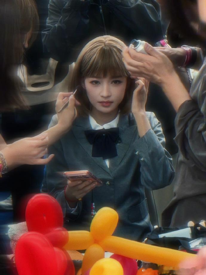 孙怡梦回黎璃孙怡浪姐校服造型干净、纯粹、温柔，孙怡浪姐校服造型完美诠释，孙怡梦回