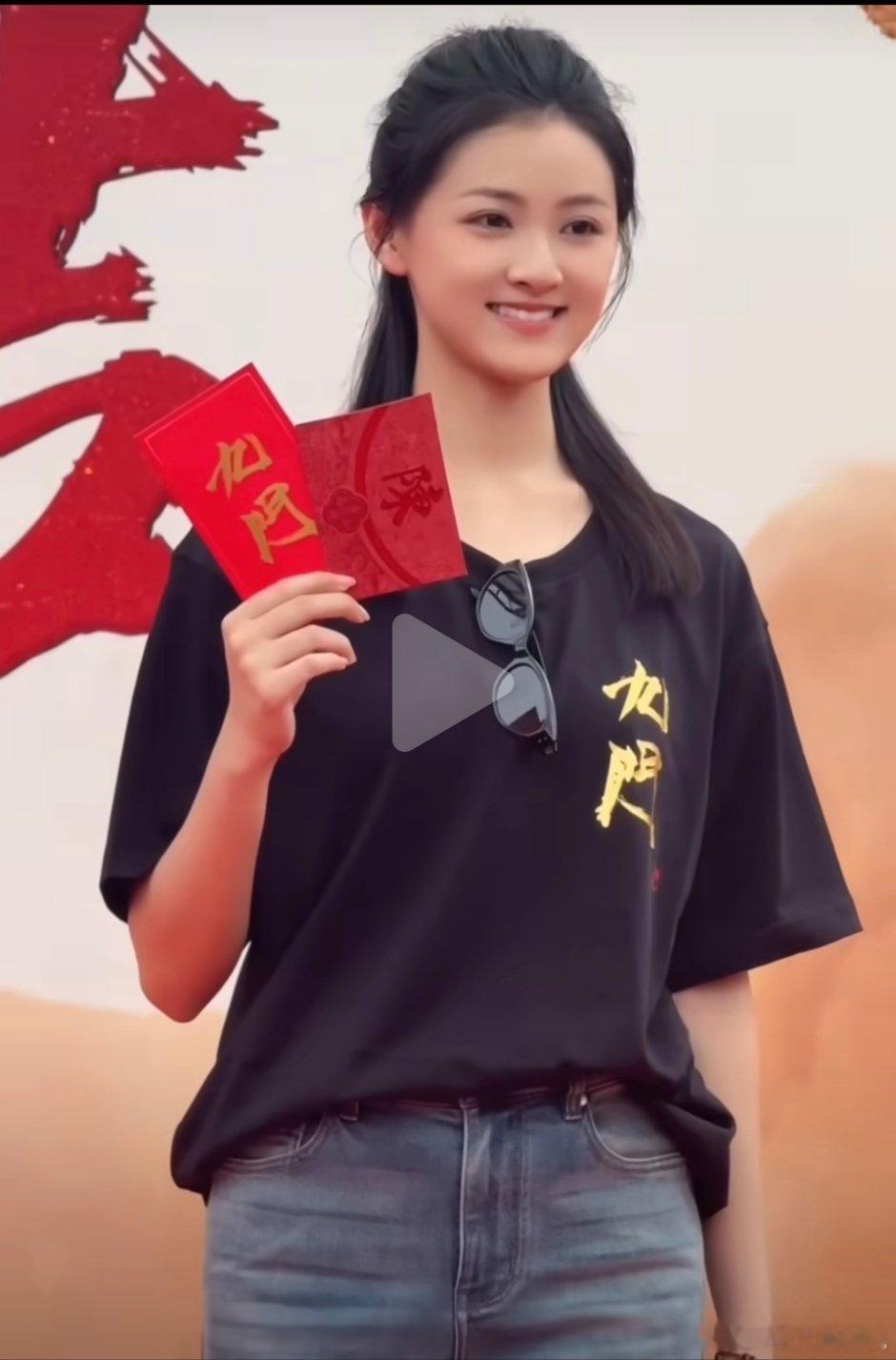 九门尹新月扮演者 《九门》尹新月扮演者王奕婷 怎么样。有点像眉姐姐莫那种长相，挺
