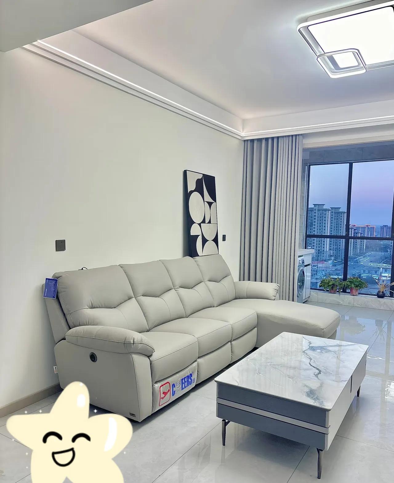 楼上老头先没了，俩月后老太太也跟着走了。儿女从外地杀回来，把屋里东西全薅到门口，