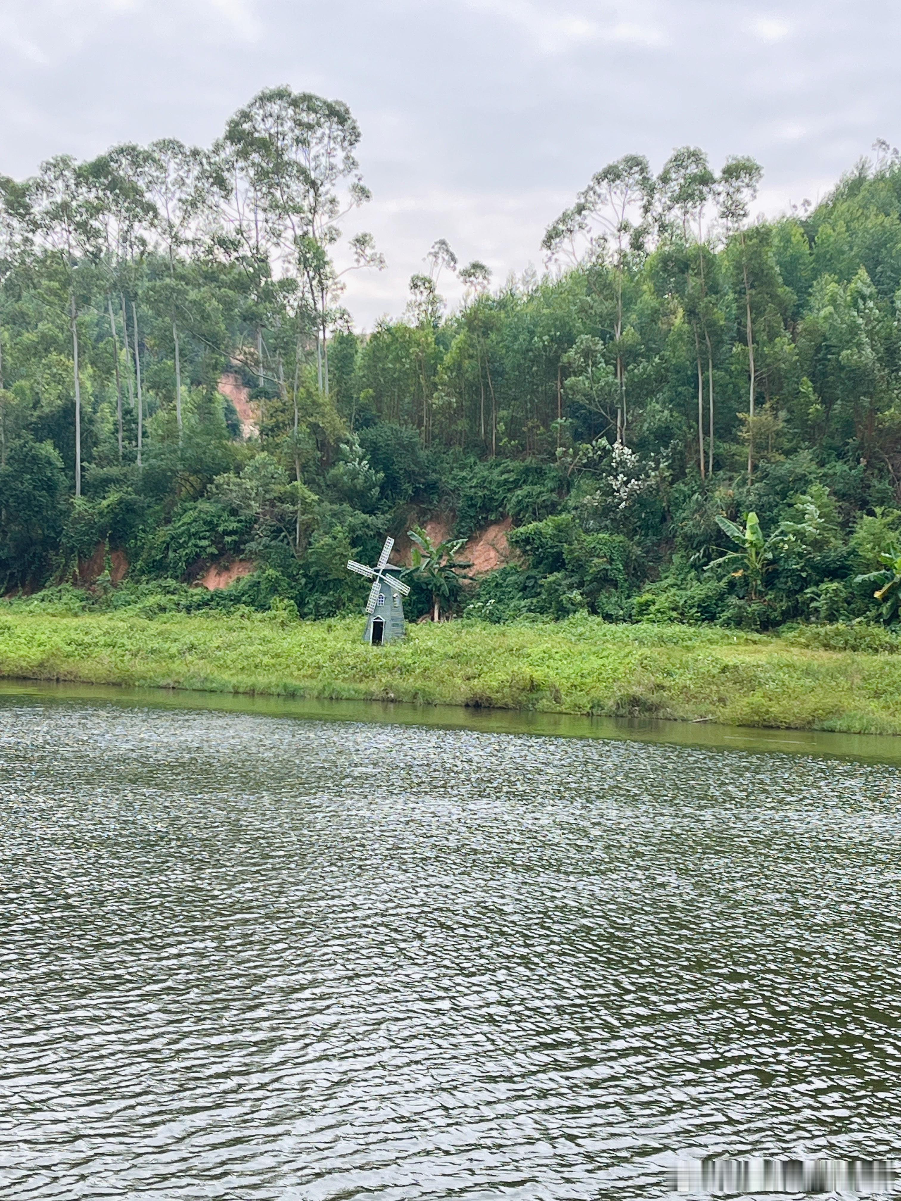 真正的贵人，不是有钱人，不是有权人，不是遇事能帮你平事的人。而是在你没有方向的时