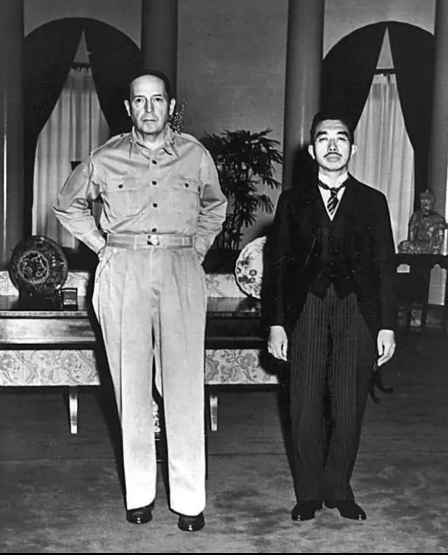 感觉日本就是很强的艾慕属性，美国又是对它狂轰乱炸，又是连丢两个原子🥚，它反而乖