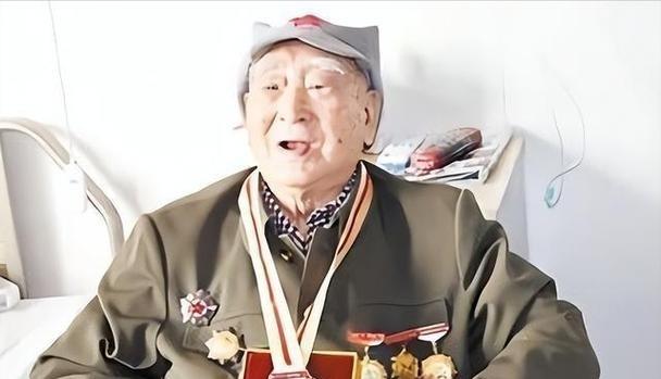 1943年，有位八路军营长受重伤，治了整整一年，动了7次手术，伤情还是没好转。上