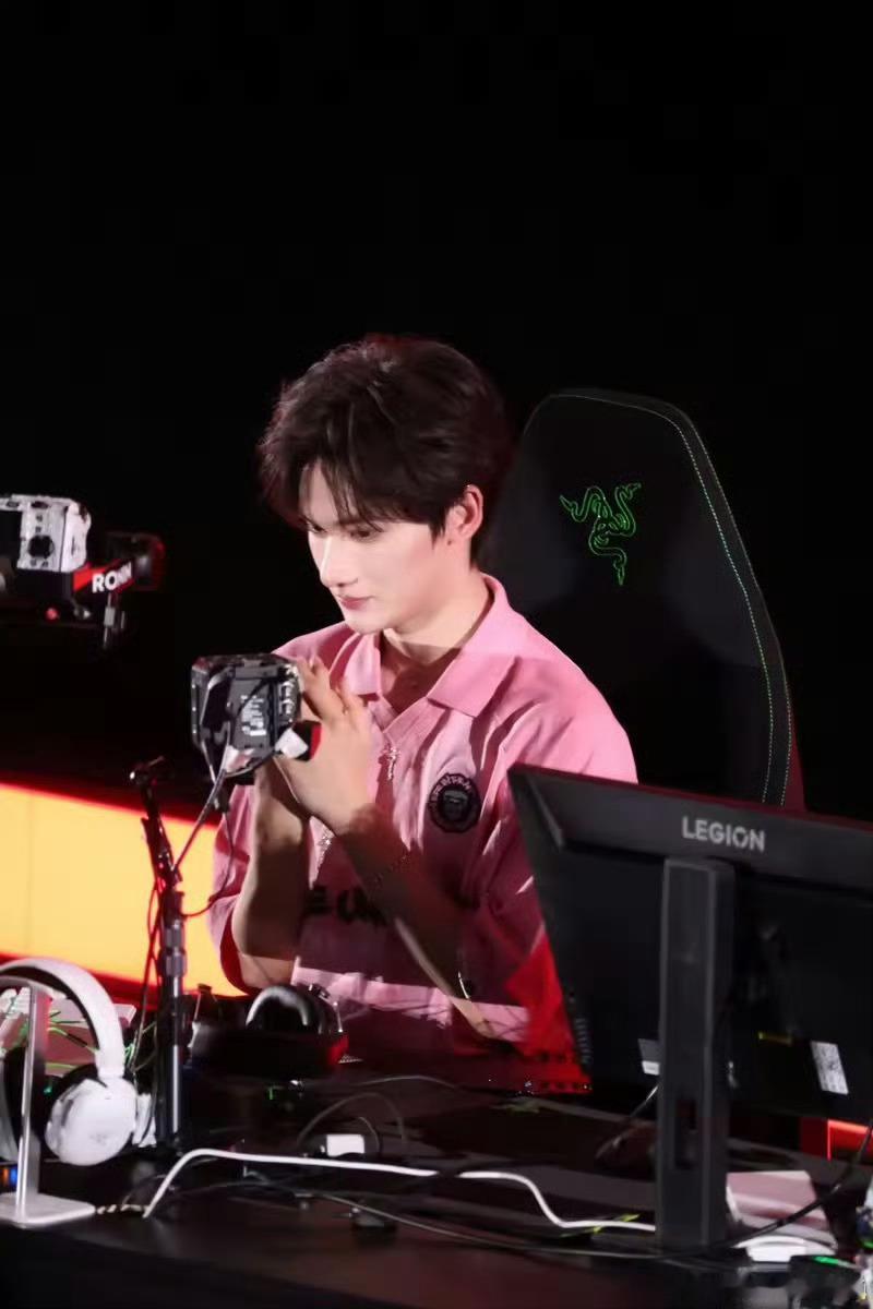 余宇涵赢了💪全程沉着应对激烈对战，多次拿下关键分数锁定胜局，顺利拿下首轮，肯钻