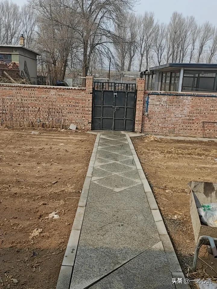 八月十五云遮月，正月十五雪打灯，去年的八月十五确实是云彩遮住了月亮，今年的正月十