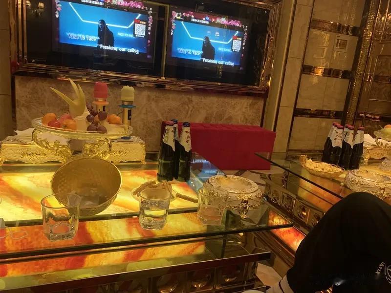 十几年前，KTV可是聚会娱乐的首选，同学、朋友、同事聚会，吃完饭就直奔KTV，黄