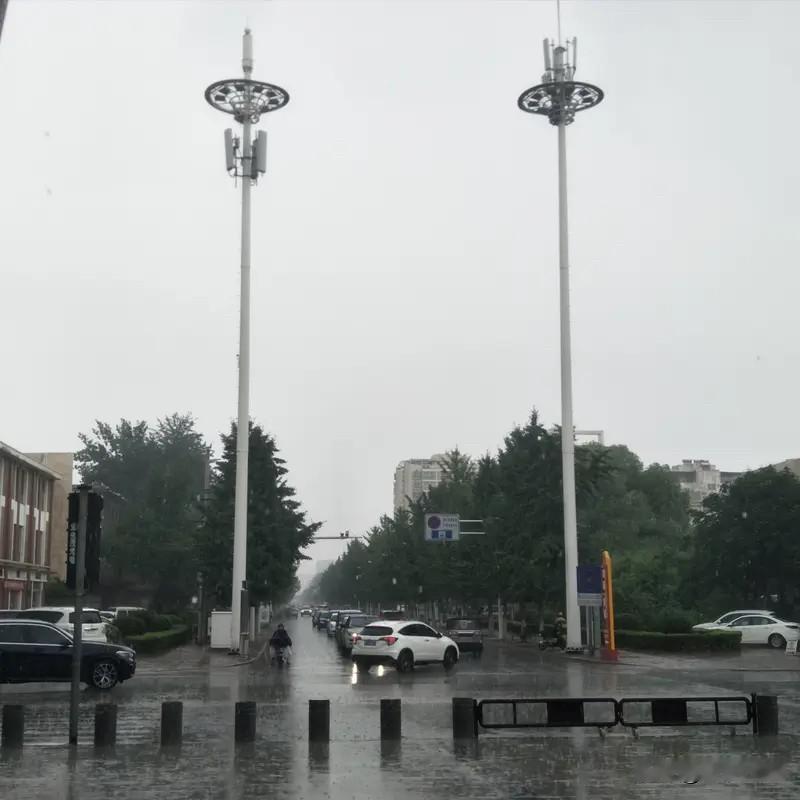 下联：风风风，风停雾散。风停对雨过，雾散对天晴。