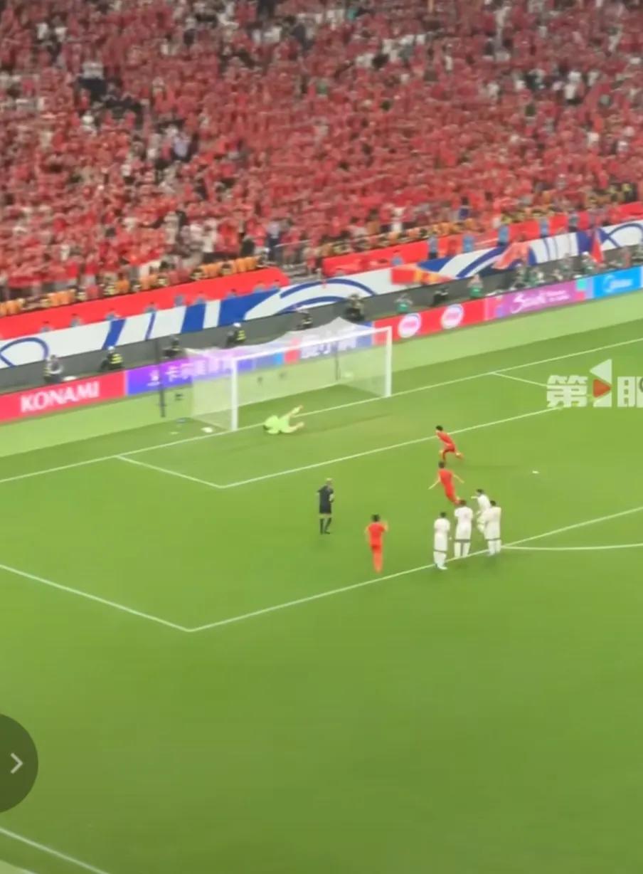 国足1：0赢了巴林，算是扬眉吐气了一回。要不然别人一提起国足，就是各种输输输，真