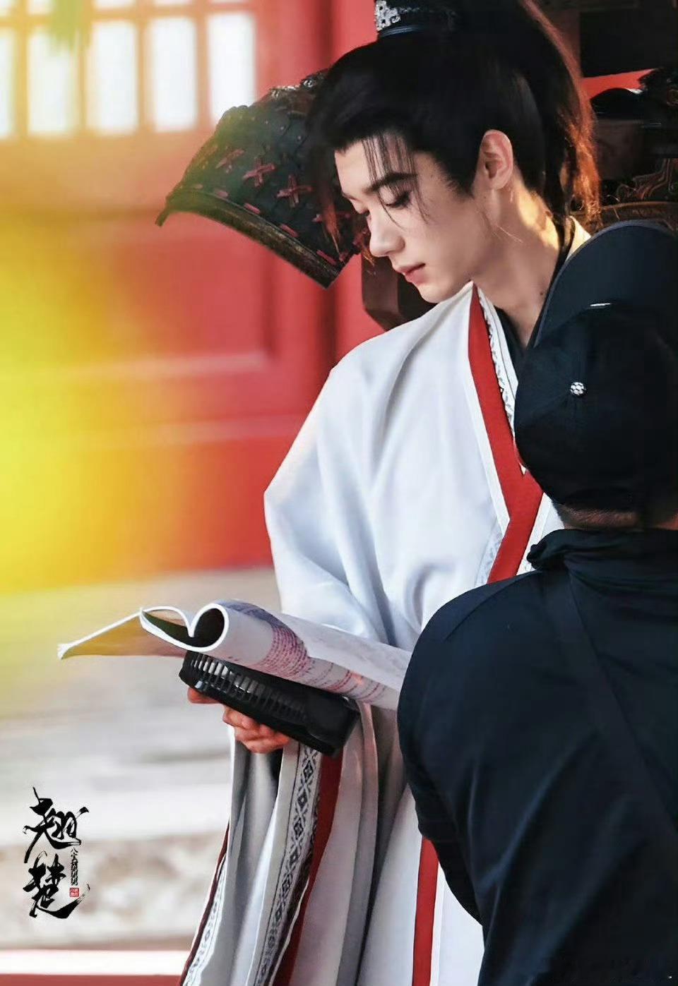 周翊然就是标准的内娱古偶脸，多拍点戏，快点火 ​​​