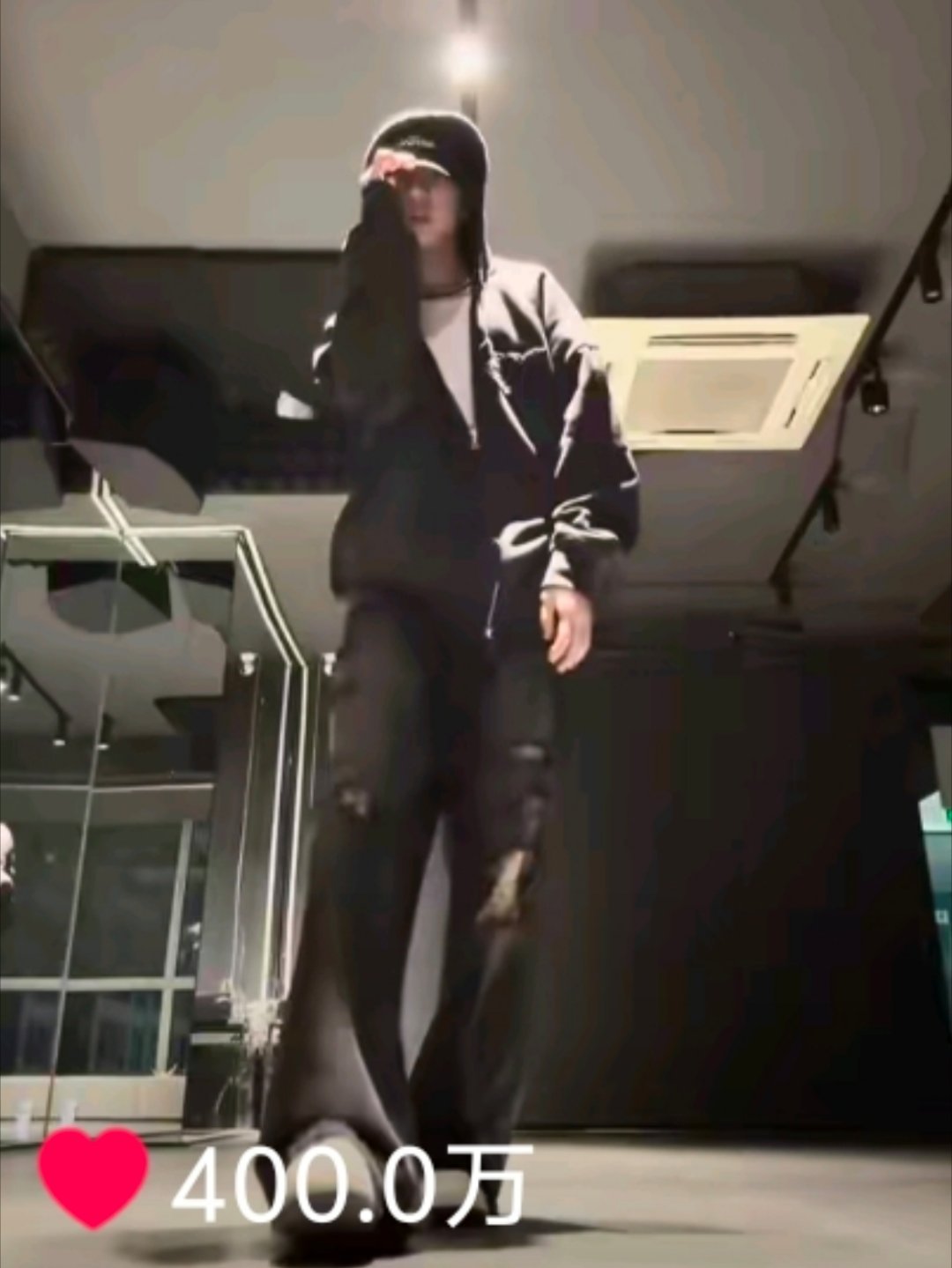 恭喜杨博文单人cha《sticky》突破400w🎉🎉🎉同时也是TF家族官?