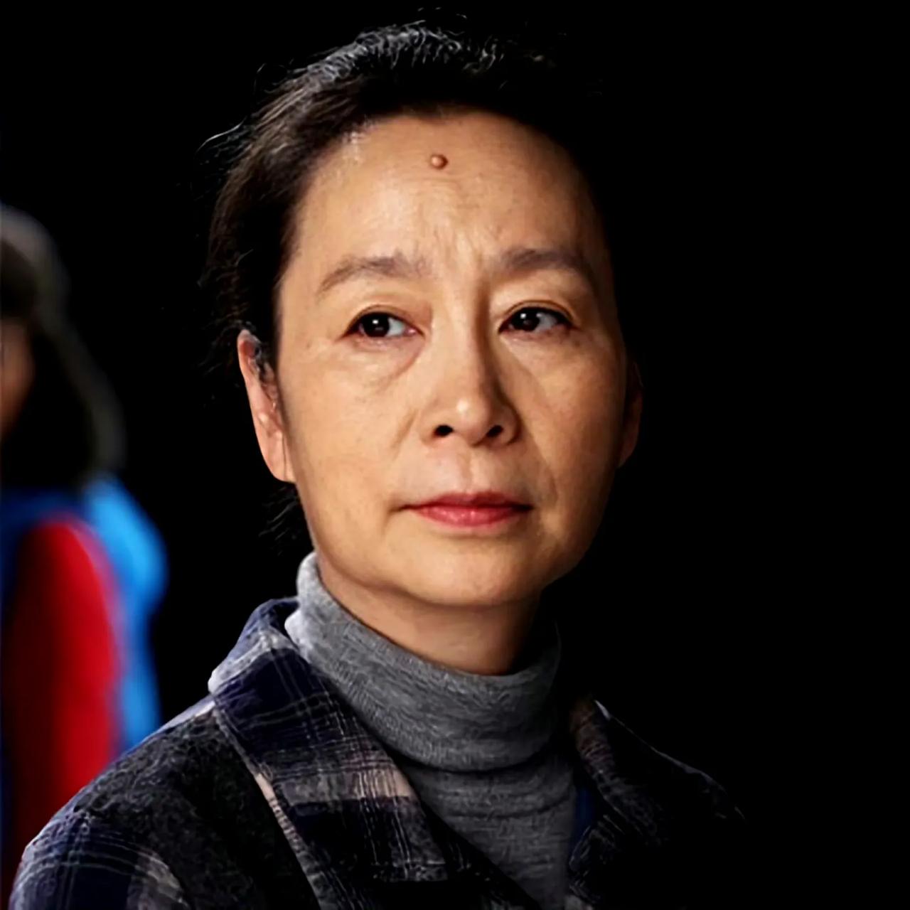 万万没想到，70岁老戏骨、德高望重的奚美娟居然冤枉前夫出轨三十年。周野芒奚美娟 