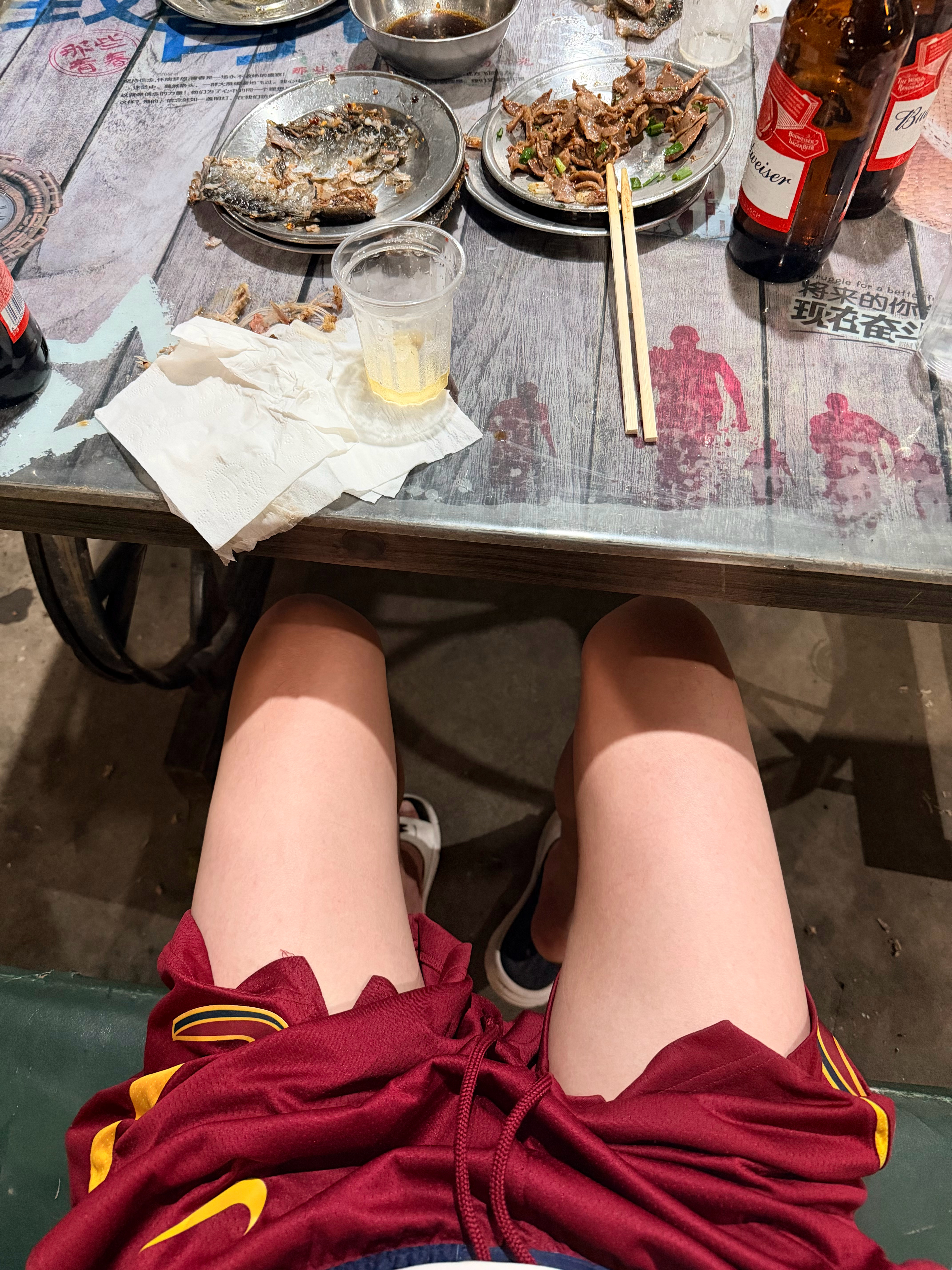 前天晚上吃烤鲫鱼 被鱼刺卡喉咙，去医院急诊了。今天晚上变得小心翼翼…… 龙港