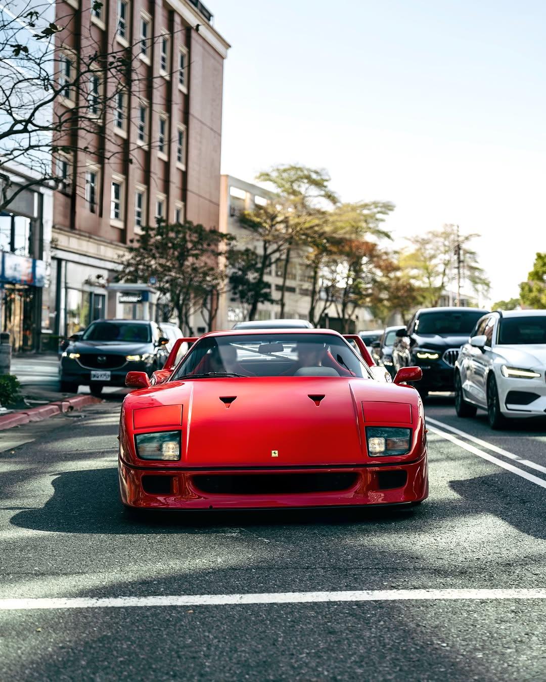 🇨🇳台湾|| Ferrari F40 🇨🇳台湾街头出现一台雪藏...