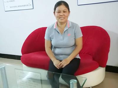 我叫李梅，今年48岁。我从事保姆工作已经有一段时间了，目前在照顾一位68岁的独居