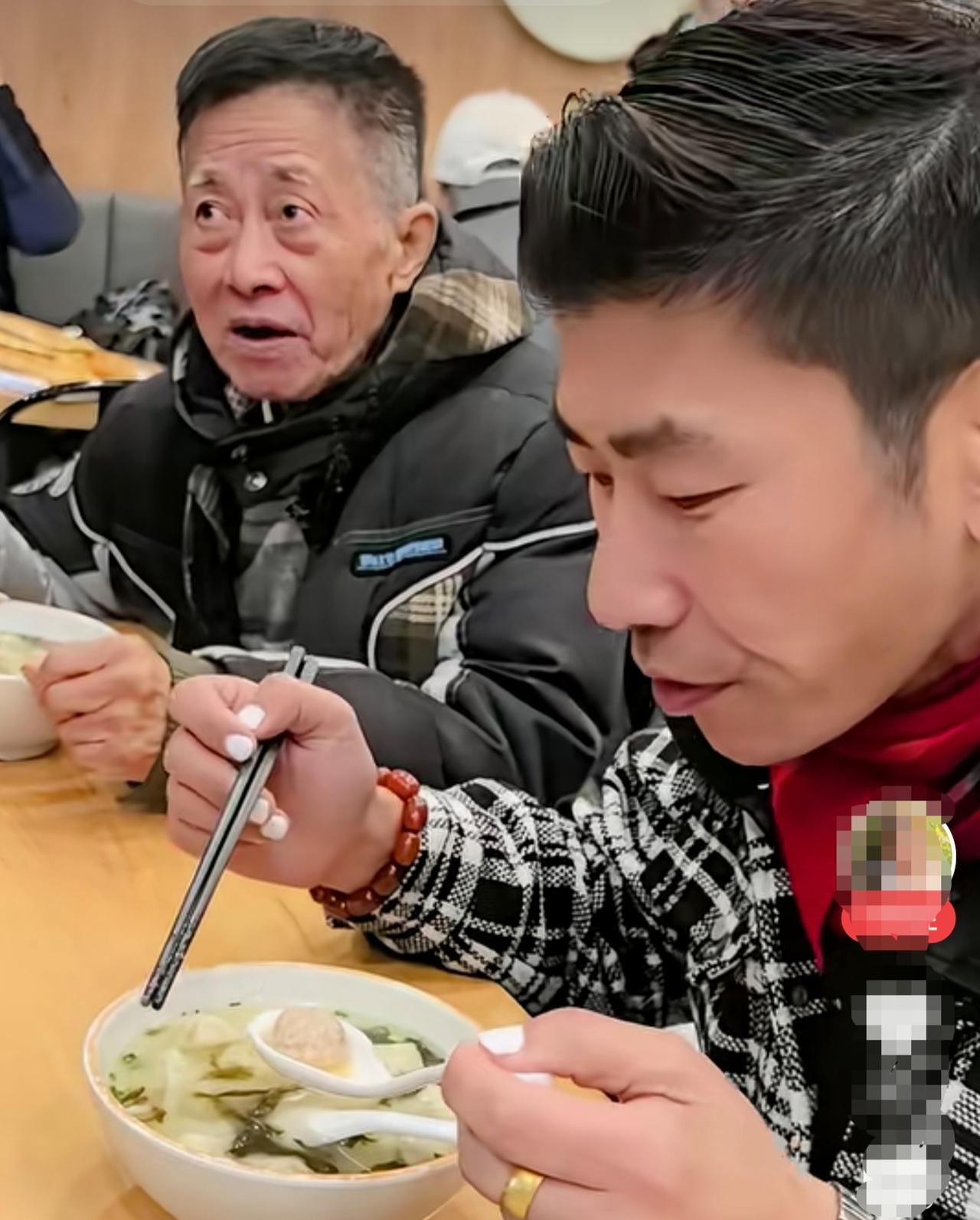 难兄难弟！张半仙的水平比上海爷叔还是差一点，张半仙天天和建工爷叔混在一起。建工爷