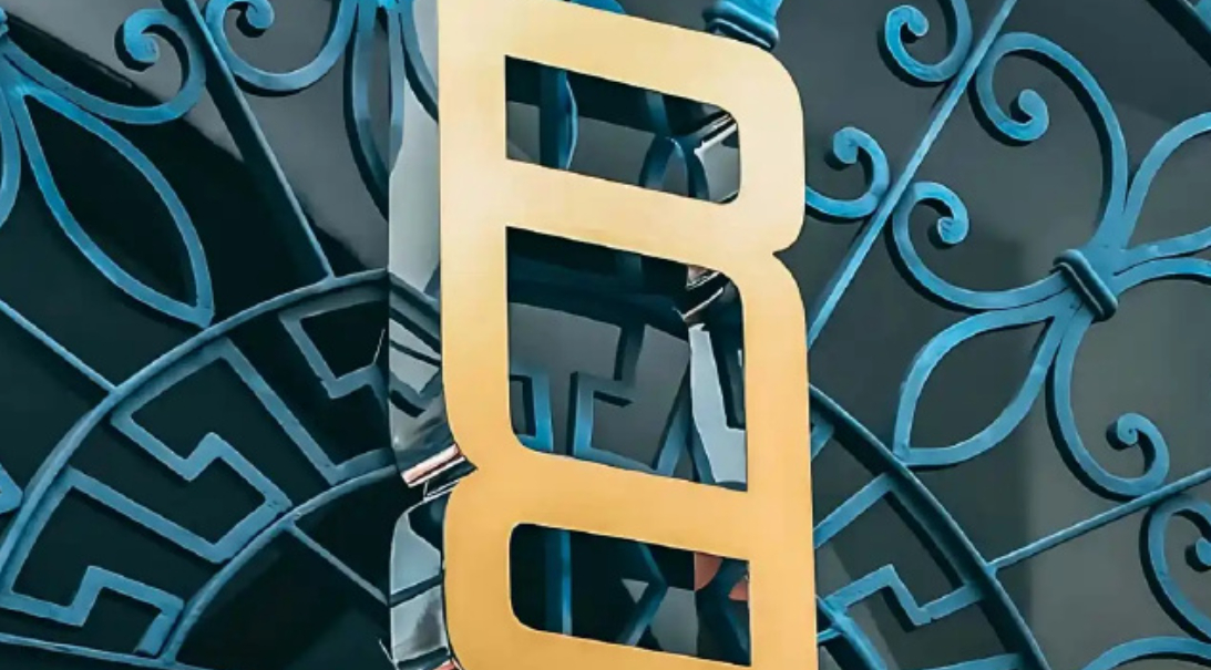 路虎的全新LOGO正式发布这次它把Range Rover的两个“R”强行合并到了
