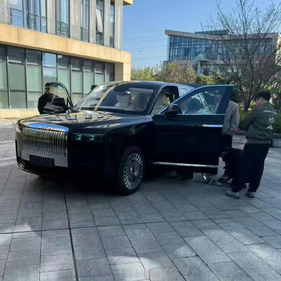 年轻人的第一台库里南？看看这内饰怎么样[二哈][二哈] ​​​