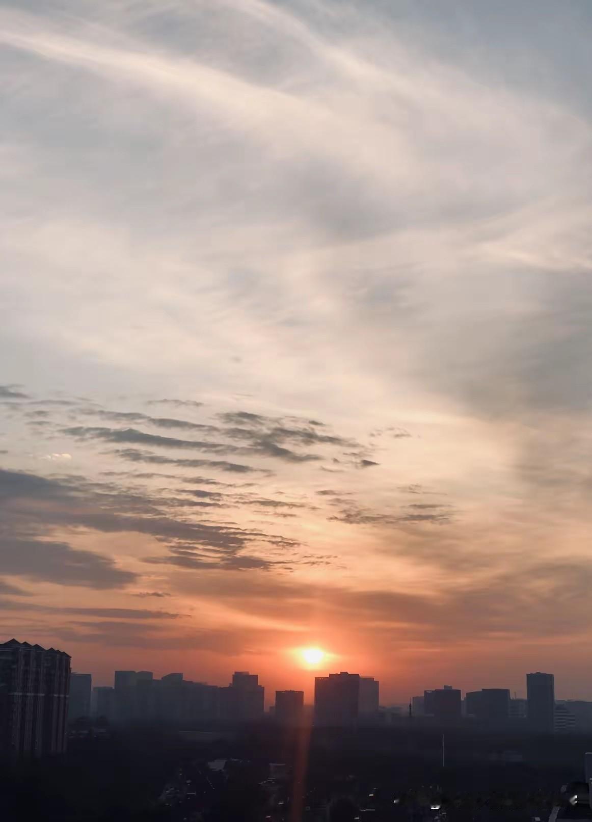 伊朗今晚会发生天崩地裂的大事么？许多人都在期待明天一早中东最后一个神权堡垒被拿下