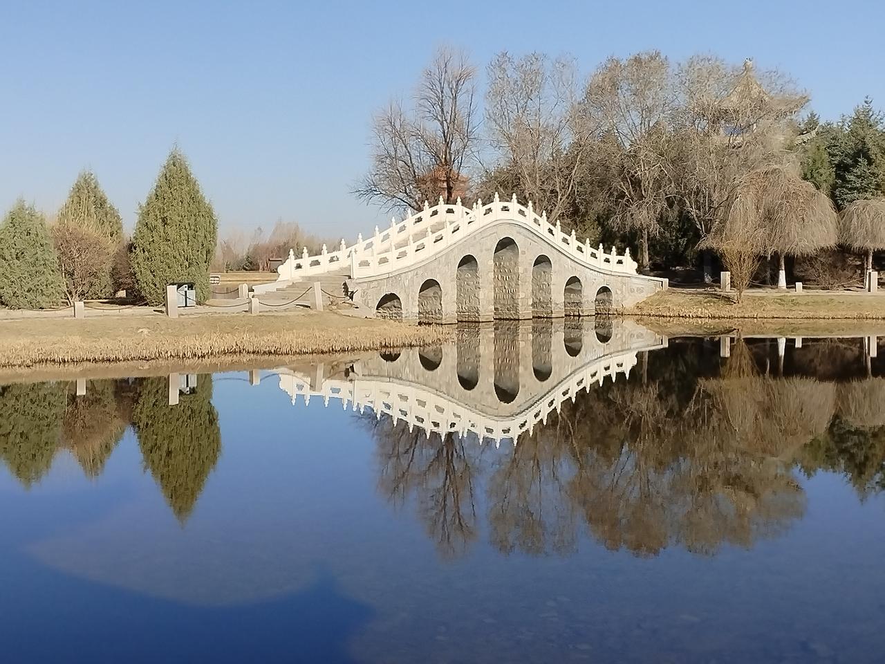 晒图笔记大赛 参加晒图笔记大赛，必须得晒我超爱的公园湖景。上次去的那个公园，湖就