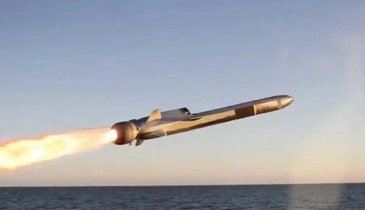 要是中美真打起来，中国导弹能不能把美军航母给干掉呢？答案是，几乎没可能，哪怕是鹰