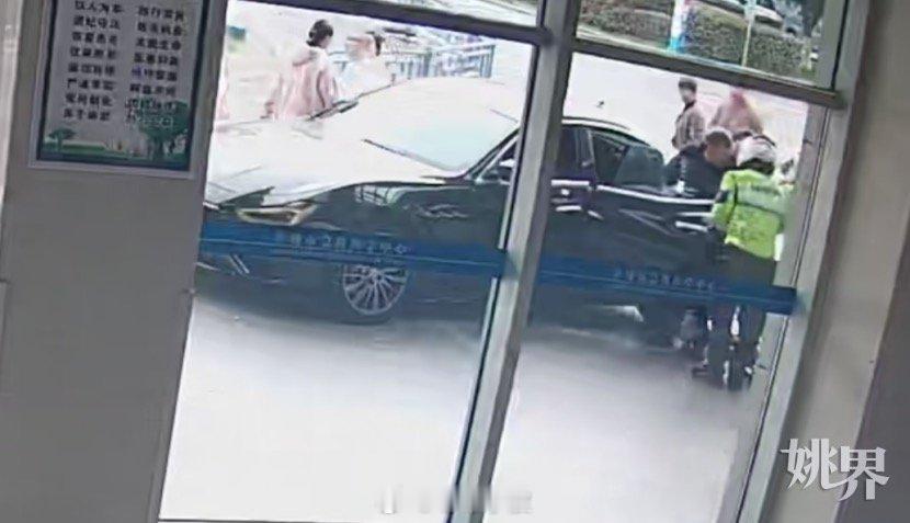 余姚铁骑3分钟狂飙开道为脑梗老人抢生命通道 近日，余姚一名老人突发脑梗，求助车辆