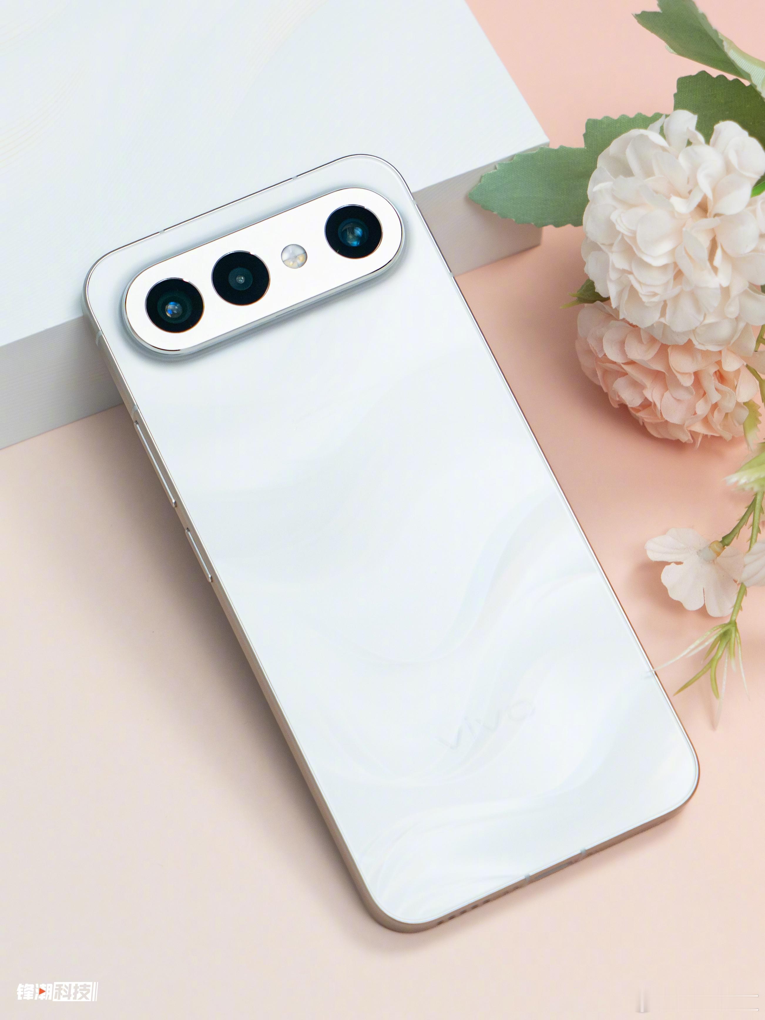 vivo S50 Pro mini实拍图赏。6.31英寸小尺寸机身，一字型设计航