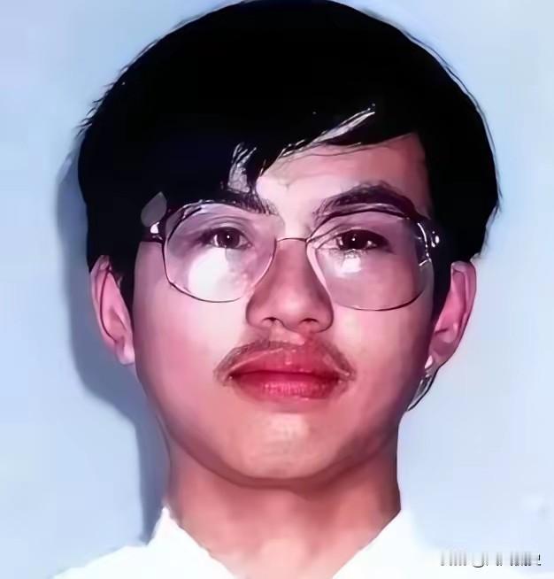 谁能想到，一个全县顶尖的理科状元，一个被全县捧在手心的天才少年，竟会在南京大学的