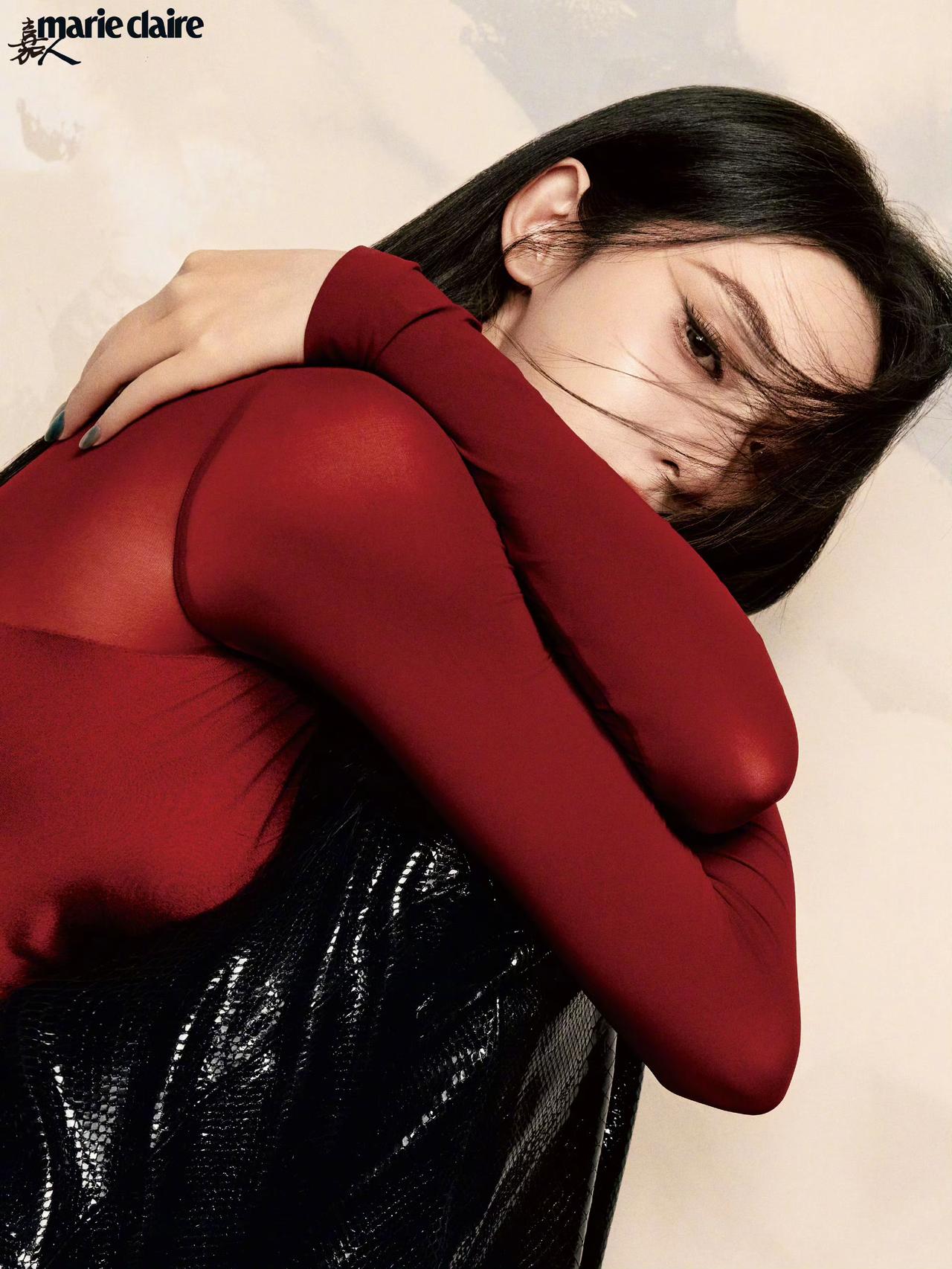 优雅与性感，你会怎么选美女穿搭写真