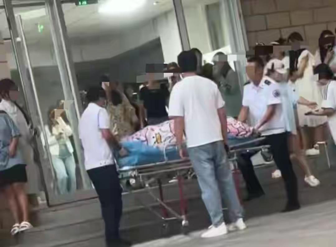 太离谱了！19岁女子腹痛就诊，2小时后生了一个孩子，可笑的是女子和家属都信誓旦旦
