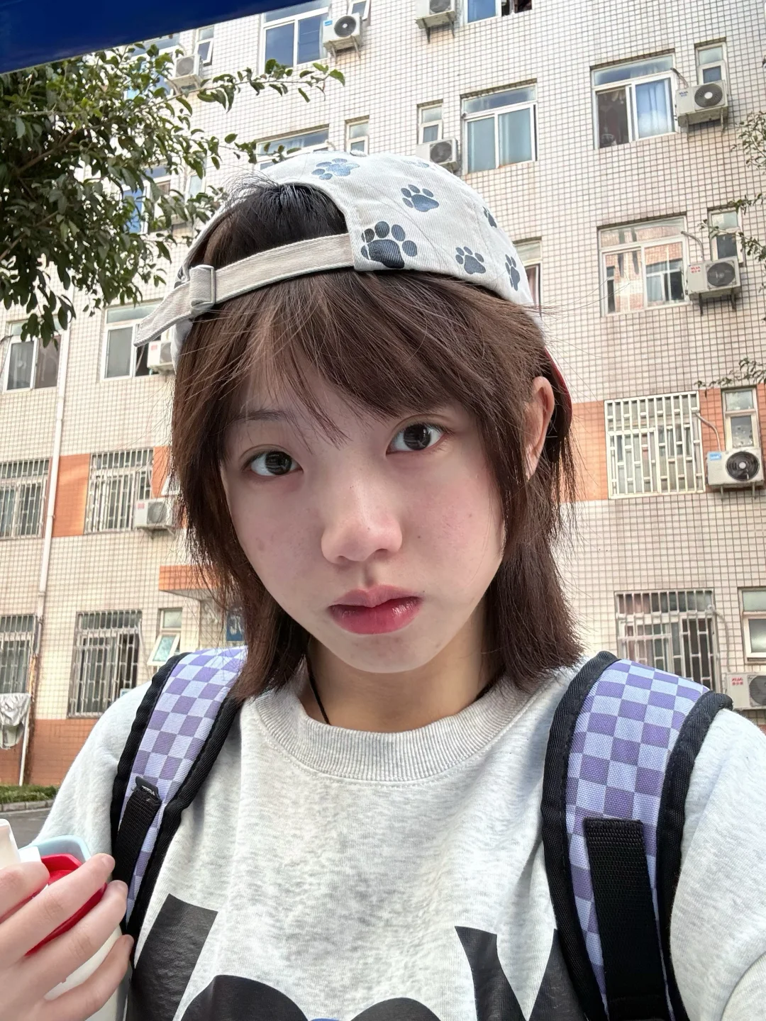 就是特别喜欢帽子反戴…